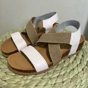 NWOB Bos&Co. Lazo White Leather Elastic Crisscross Slingback Slip On Sandals
